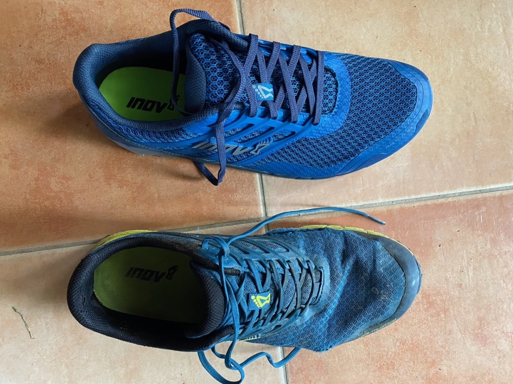 Porovnání nového svršku (nahoře) s předchozím modelem Inov-8 Tail Talon 290 (dole, po cca kolem 1000 km)