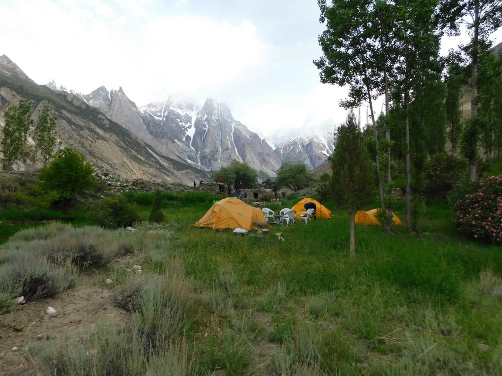 Kemp po prvním dnu treku pod Mramorovou horu