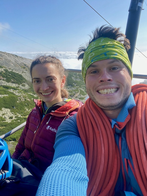 Lukáš Klingora s Tereskou - první lanovka do Lomnického sedla jezdí v 9:00