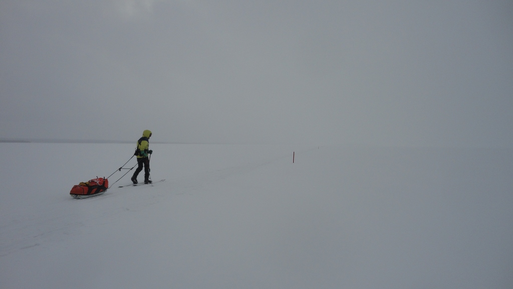 Vlivem větru, sněžení a zamračené oblohy nás začíná přepadat