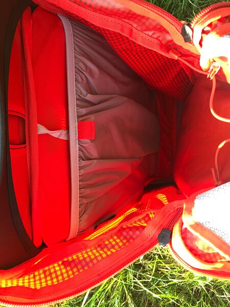 Batoh Osprey Tempest Pro 30 Lady – hlavní přihrádka batohu je na zip