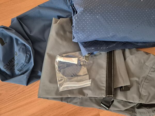 Nafukovací karimatka Hannah Curt 6,0 – je dodávána krom klasického obalu také s vakem pro nafukování a opravnou sadou