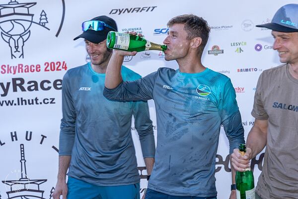 Aleš Sedlák oslavuje po vynikajícím výsledku na Lysohorském Ultra trailu