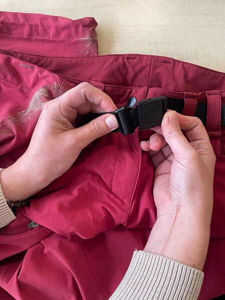 Před praním zapněte zipy a přezky