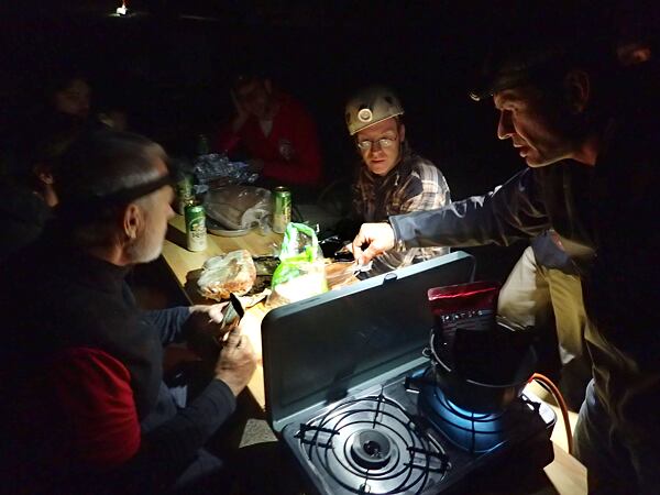 Albánie, Expedice Atmos 2024 - večeře v basecampu 