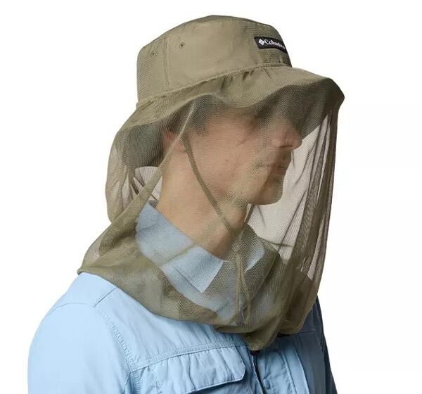 Klobouk se staženou moskytierou