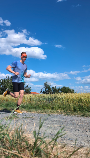 Pánské běžecké boty Salomon Aero Glide 3 GRVL – lze v pohodě střídat silnici se štěrkovými cestami