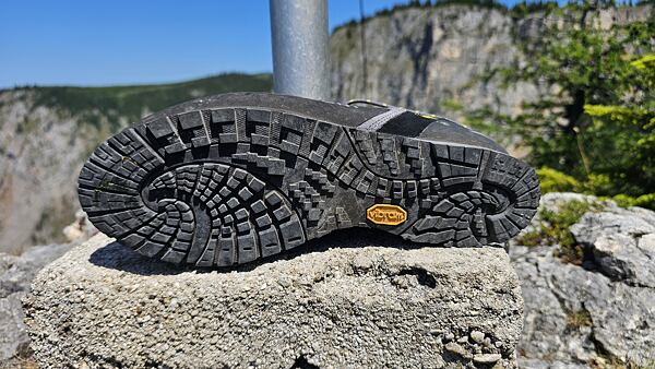 Boty Garmont Dragontail LT EVO Man – přilnavost podešve Vibram na skále byla výborná