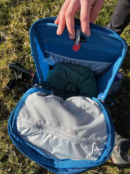 Batoh Osprey Talon 26 Man – pohled dovnitř batohu