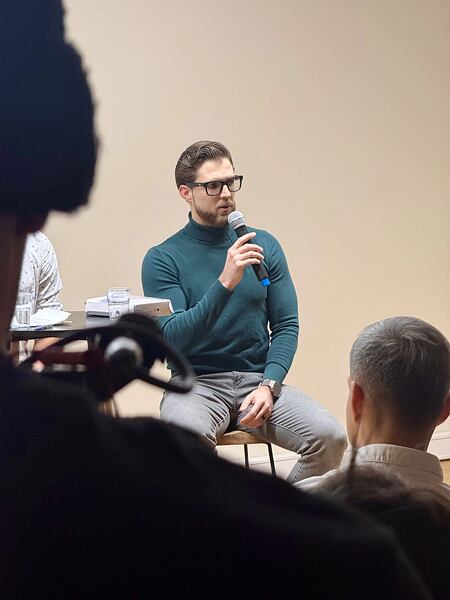 Miloslav Šindelář během diskuze v Rock Point Havlíčkova