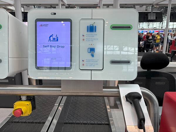 Ruční scanner pro naskenování je stejný jako jste zvyklí ze supermarketů