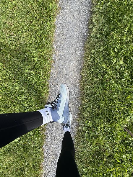 Dámské turistické boty KEEN ZIONIC NXT MID WP – svršek je z pevné síťoviny s TPU překryvy pro větší odolnost