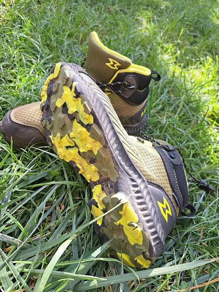 Boty GARMONT 9.81 KIDS Pulse MID WP Uni - příjemná měkká výztuha v&nbsp;oblasti kotníku - neklouzavá podešev