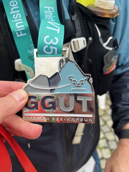 Tuhle medaili letos zaslouženě získali jen závodníci nejkratší trasy (35 km) a jen pár nejrychlejších z nejdelší tratě (110 km) díky startu o den dříve 