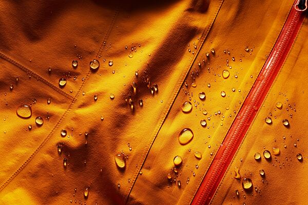 funkce-membran-v-outdoor-obleceni-gore-tex