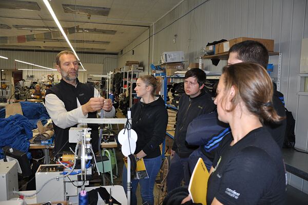 Roman Kamler (zakladatel firmy Tilak) v roli průvodce