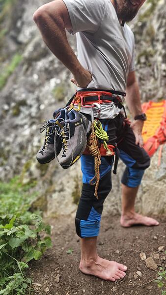 Boty Garmont Dragontail LT EVO Man – při vícedélkovém lezení zavěsíte boty za poutka na sedák
