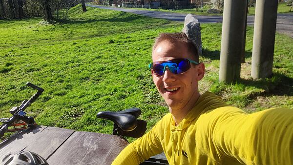 Mikinu Crag Hoody Black Diamond jsem využil i na pohodové vyjížce na kole