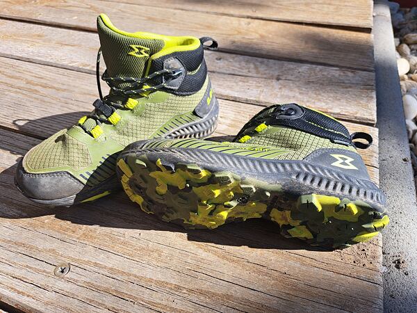 Boty GARMONT 9.81 KIDS Pulse MID WP Uni - díky poutku na patě a rychlošněrování je obutí lehké