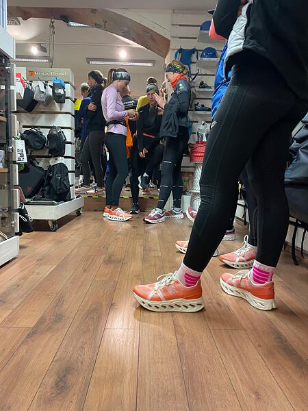 Společný výběh z Rock Point prodejny se značkou On