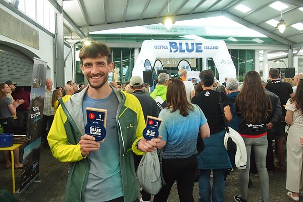 Jedna plaketa za vítězství v kategorii, druhá celkově 