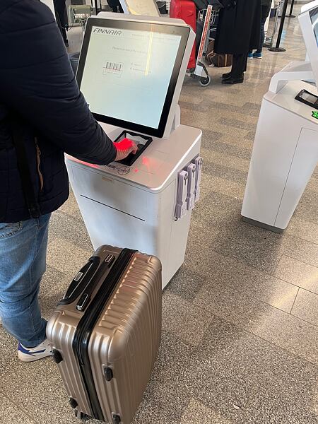 Prvním krokem je naskenování boarding passu