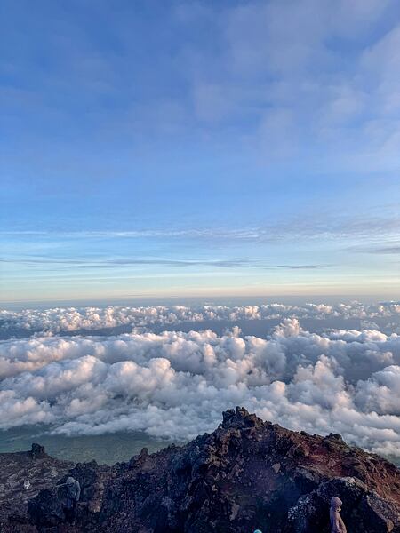 Pohled z vrcholu nejvyšší hory Portugalska - Mount Pico (2 351 m n. m.)