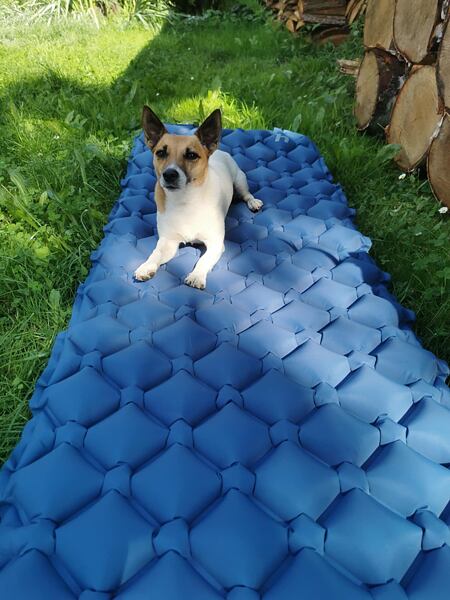 Nafukovací karimatka Hannah Curt 6,0 – ani psí drápky karimatku neohrozí 