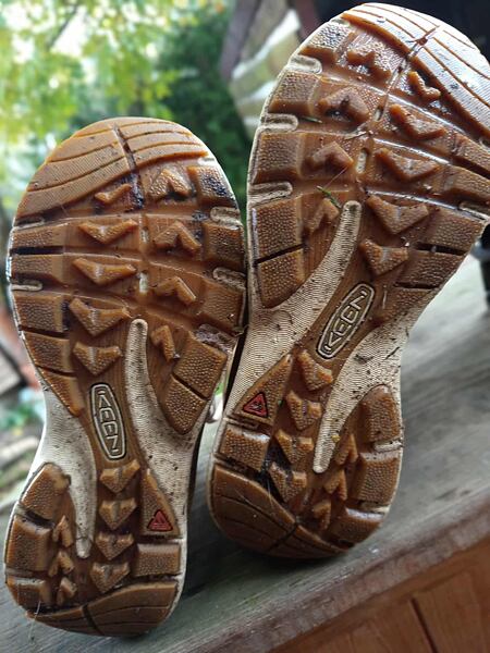 Boty KEEN LEIKI MID WP WOMEN – díky podešvi s vícesměrným vzorkem jsem měla pevný a jistý krok