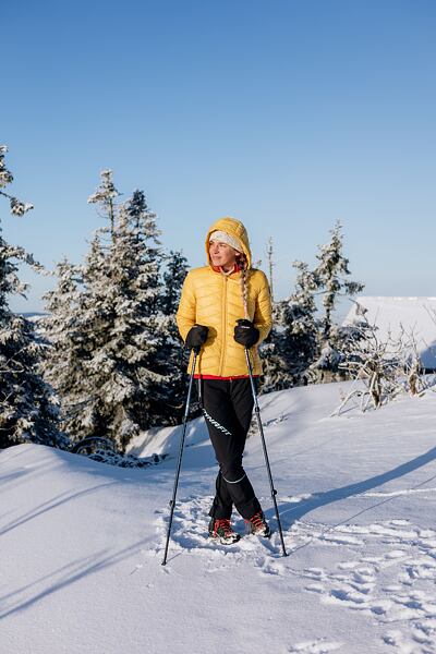 K holím Black Diamond Trail Back Uni se dodávají trekkingové i sněhové talířky