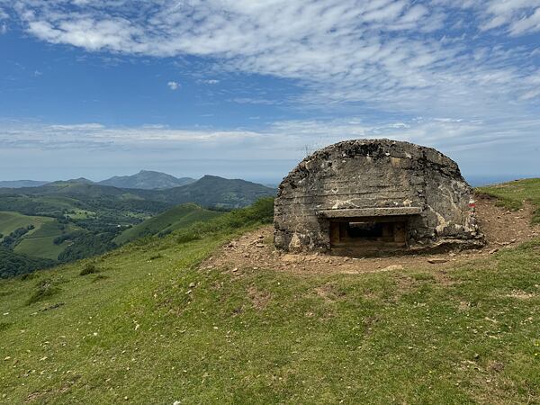 Bunkry tu nechal vybudovat generál Franco - jsou jich tu stovky