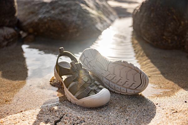 KEEN s patentovanou ochranou prstů působí robustně, ale je mnohem lehčí, než levné designové alternativy