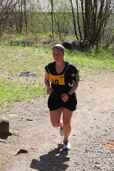 Dámské běžecké boty Salomon Ultra Glide 3 – šněrování Quicklace po utažení drží a jazyk je velmi pohodlný