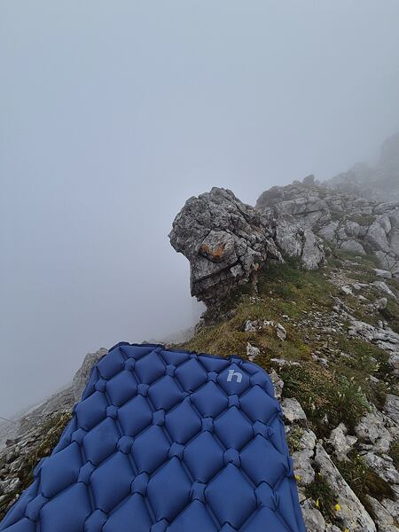 Nafukovací karimatka Hannah Curt 6,0 – konstrukční řešení karimatky napomáhá lepší tepelné izolaci