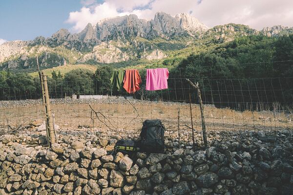 Oblečení z merino vlny není třeba prát po každém použití, stačí na pár hodin vyvěsit na větraném místě