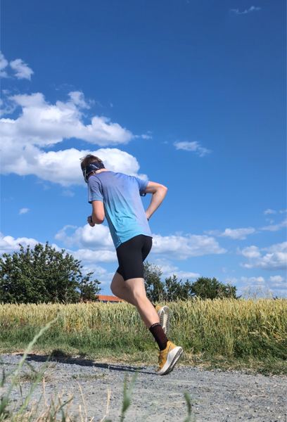 Pánské běžecké boty Salomon Aero Glide 3 GRVL – gravelová podešev se přizpůsobí velké škále povrchů, nejlépe drží na šotolině